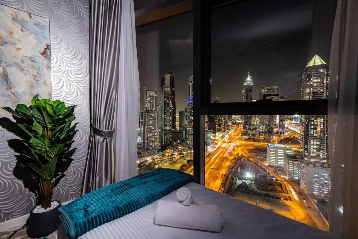 Apartment 64th Floor Rooftop Dream, Burj Khalifa View Pool, 2br In Paramount Midtown Dubai